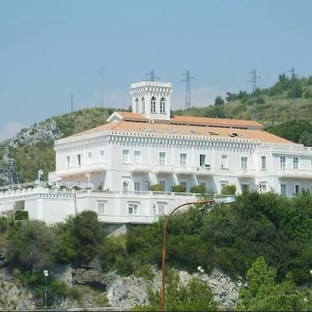 Appartamento Nel Fabbricato Denominato Il Castello Praia a Mare Exteriör bild
